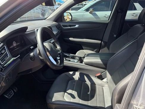 Used 2024 Volkswagen Atlas Cross Sport SEL R-Line image 19