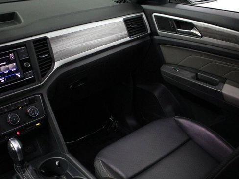 Used 2022 Volkswagen Atlas Cross Sport SE image 26