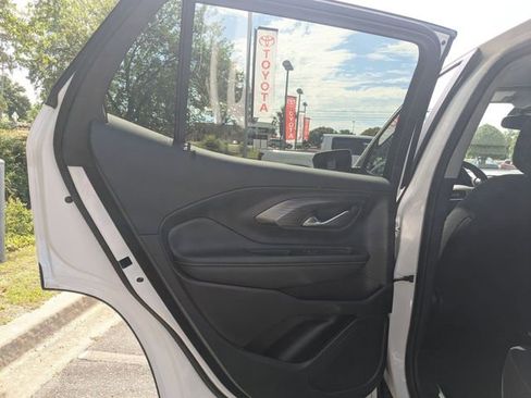 Used 2024 GMC Terrain SLE FWD image 24