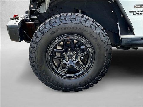 Used 2017 Jeep Wrangler Unlimited Rubicon image 10