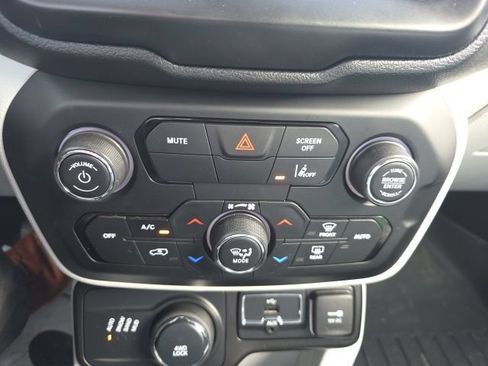 Used 2021 Jeep Renegade Limited AWD/4WD image 19