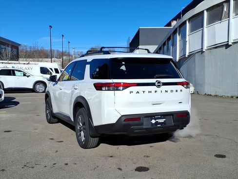 New 2025 Nissan Pathfinder SV w/ Black Appearance Package image 5