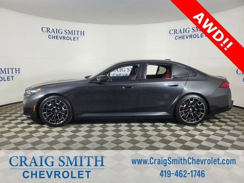 Used 2025 BMW M5 w/ Executive Package image 2