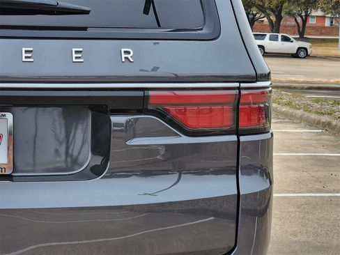 Used 2024 Jeep Wagoneer 4WD w/ Premium Group I image 14