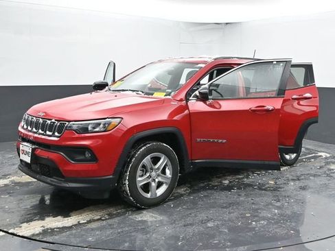 Used 2024 Jeep Compass Latitude image 51