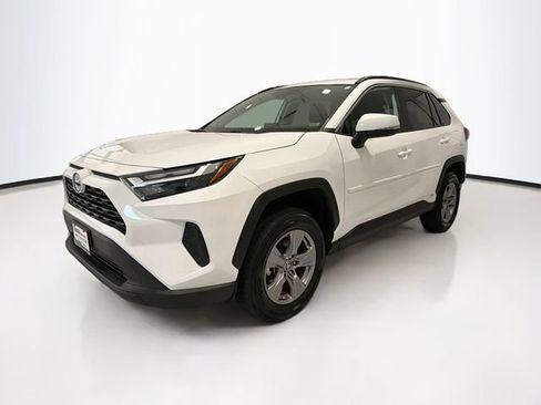 Used 2024 Toyota RAV4 LE AWD/4WD image 3