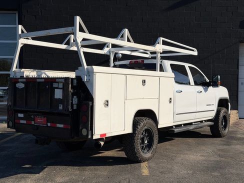 Used 2016 GMC Sierra 2500 Denali w/ Duramax Plus Package AWD/4WD image 5
