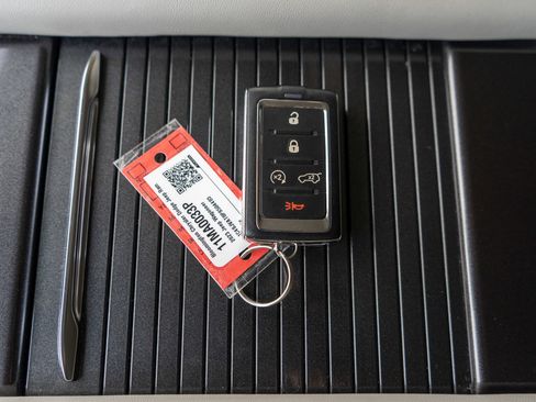 Used 2023 Jeep Wagoneer 4WD w/ Convenience Group I image 34