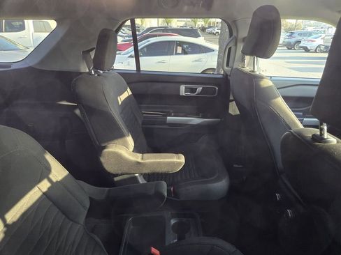 Used 2021 Ford Explorer XLT image 8