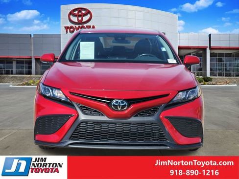 Used 2024 Toyota Camry SE image 2