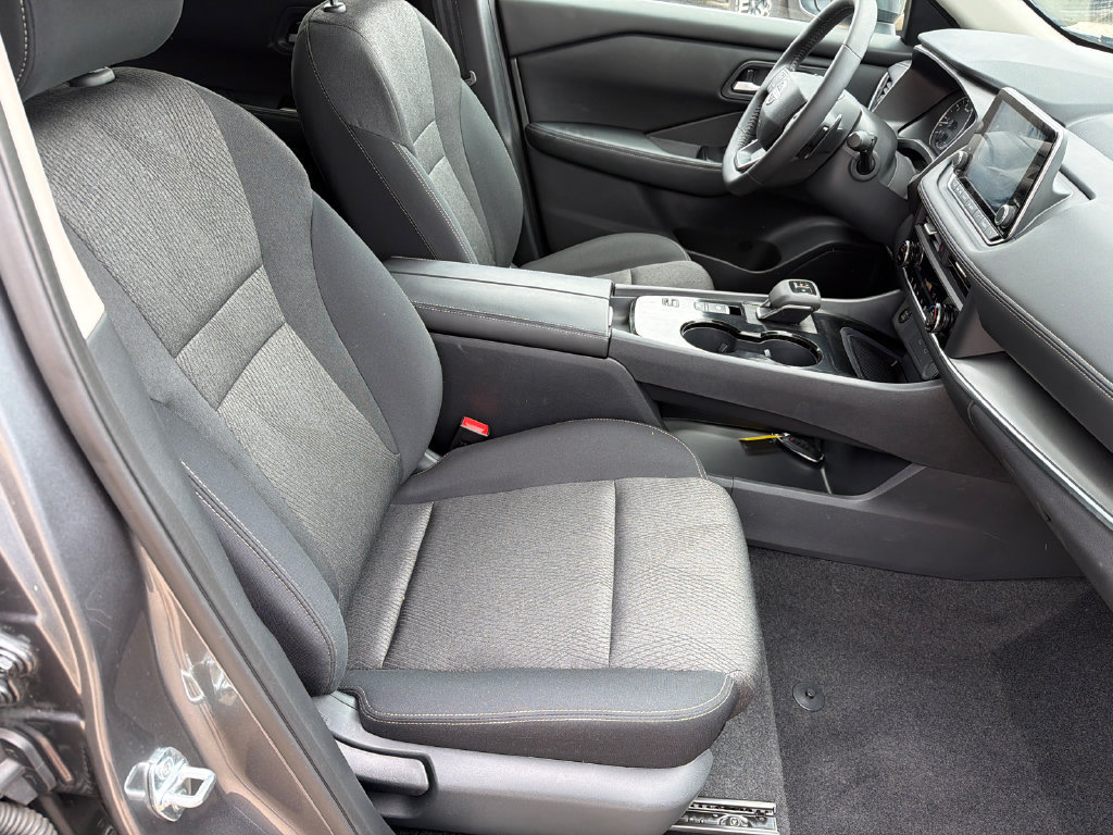 Used 2026 Nissan Rogue SV FWD image 13