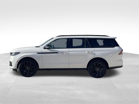 New 2026 Lincoln Navigator Reserve w/ Jet Appearance Package AWD/4WD image 2