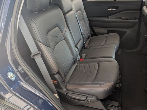 Used 2024 Nissan Pathfinder Platinum w/ Cargo Package image 21