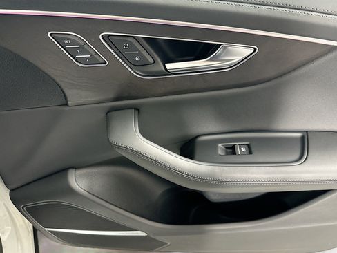 Used 2022 Audi Q8 Prestige image 22