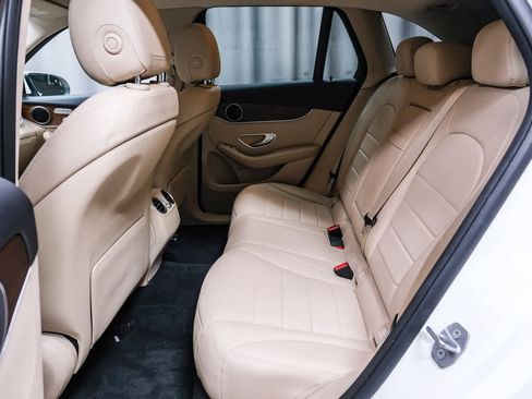 Used 2021 Mercedes-Benz GLC 300 image 18