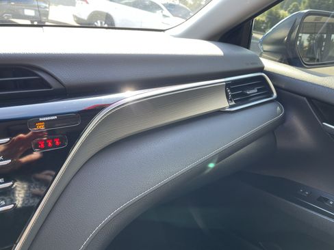 Used 2018 Toyota Camry SE FWD image 24