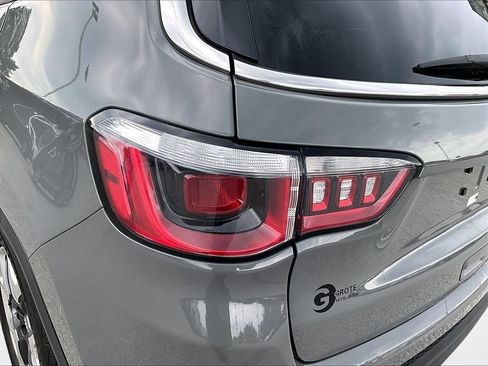 Used 2019 Jeep Compass Limited FWD image 28