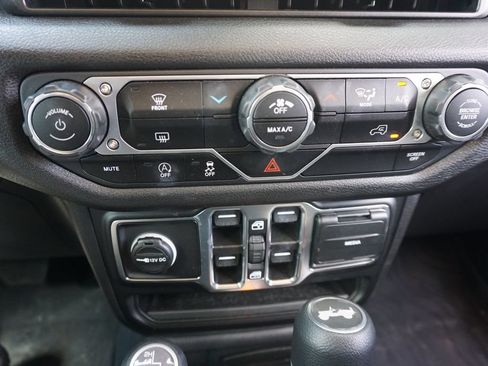 Used 2025 Jeep Wrangler Unlimited Sport AWD/4WD image 12