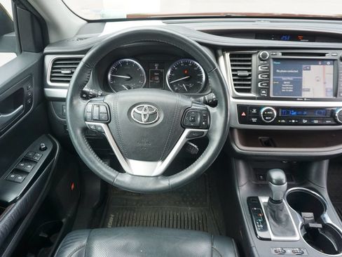 Used 2015 Toyota Highlander Limited Platinum FWD image 5