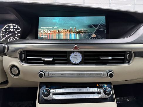 Used 2020 Genesis G90 3.3T Premium image 14