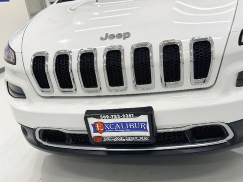 Used 2018 Jeep Cherokee Limited AWD/4WD image 12