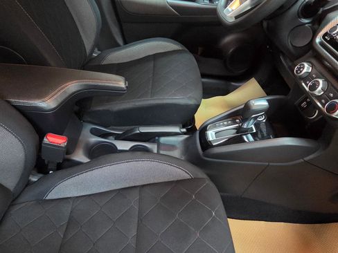 Used 2020 Nissan Kicks S image 23