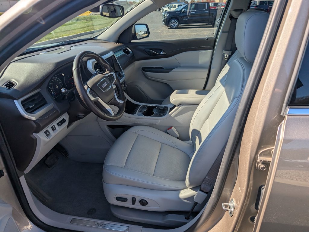 Used 2022 GMC Acadia SLT w/ Technology Package AWD/4WD image 14