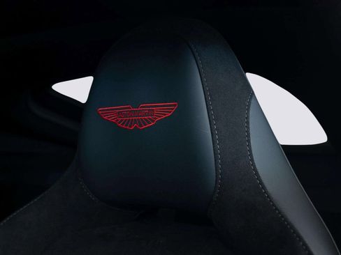 Used 2025 Aston Martin V8 Vantage Coupe image 40