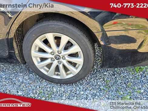 Used 2019 Toyota Camry LE image 10