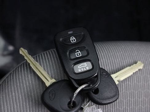 Used 2017 Hyundai Elantra SE image 28