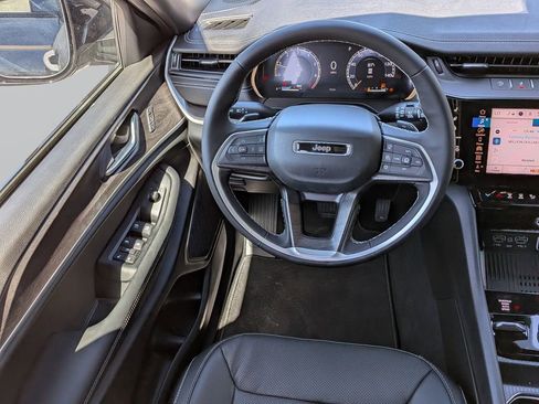 New 2026 Jeep Grand Cherokee Limited AWD/4WD image 16