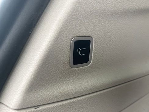 Used 2021 Chrysler Pacifica Touring-L image 35