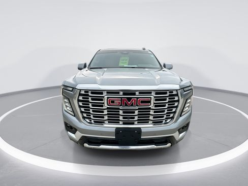 Certified 2025 GMC Yukon XL Denali w/ Denali Reserve Package AWD/4WD image 3
