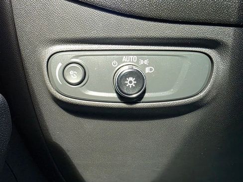 Used 2022 Chevrolet Equinox LS w/ LS Convenience Package image 30