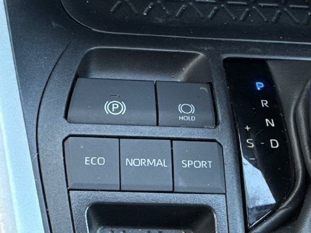 Used 2025 Toyota RAV4 XLE FWD image 21