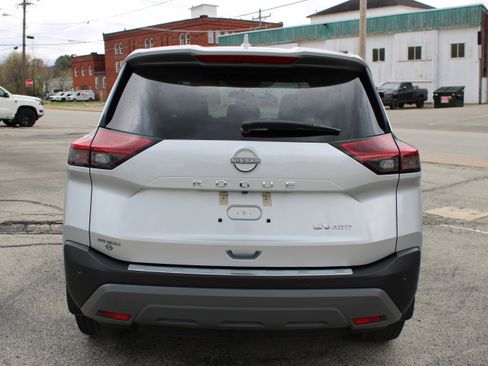 Certified 2022 Nissan Rogue SV image 4
