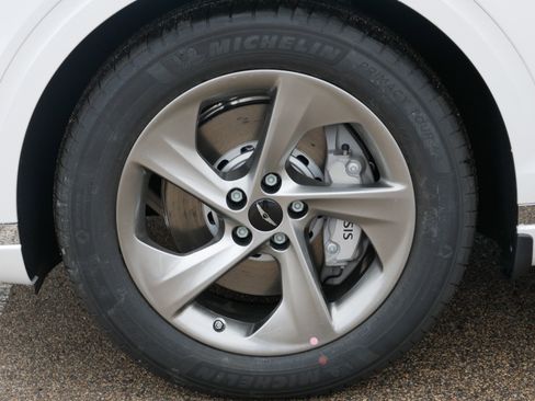 New 2026 Genesis GV70 2.5T Advanced image 3