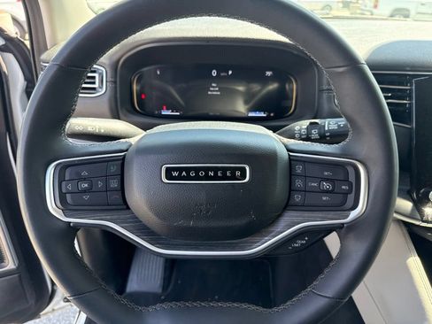 Used 2024 Jeep Wagoneer L Series II RWD image 13
