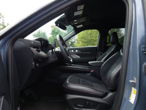 Used 2025 Ford Explorer ST AWD/4WD image 9