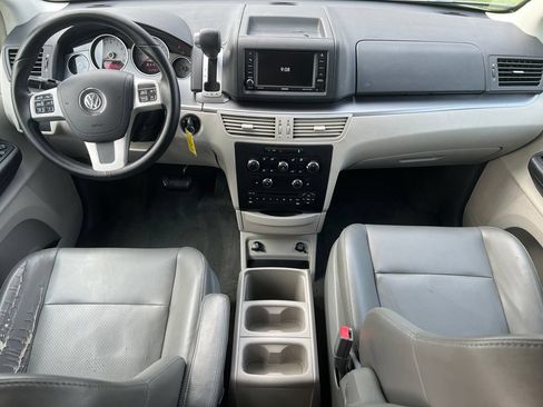 Used 2012 Volkswagen Routan SE FWD image 20