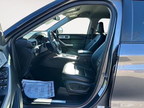 Used 2023 Ford Explorer Limited image 9