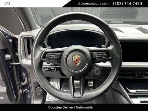 Used 2024 Porsche Cayenne S image 28