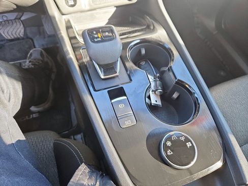 Used 2024 Nissan Rogue SV image 28