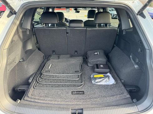 Used 2022 Volkswagen Tiguan SEL R-Line image 34