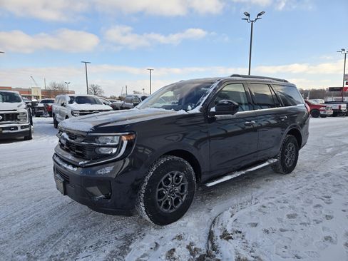 Used 2025 Ford Expedition Active image 3