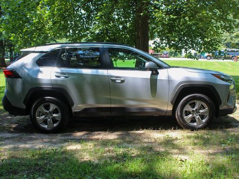 Used 2024 Toyota RAV4 XLE image 2