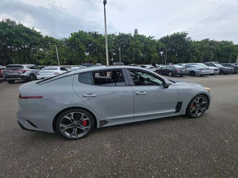 Used 2018 Kia Stinger GT1 RWD image 2