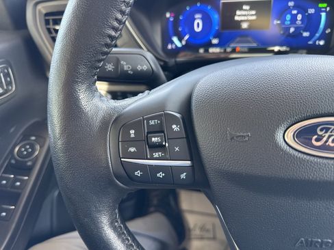 Certified 2020 Ford Escape Titanium w/ Titanium Premium Package 2.0 image 30