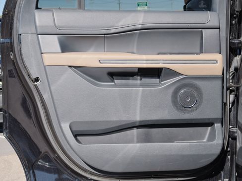 Used 2024 Ford Expedition Max XLT image 30