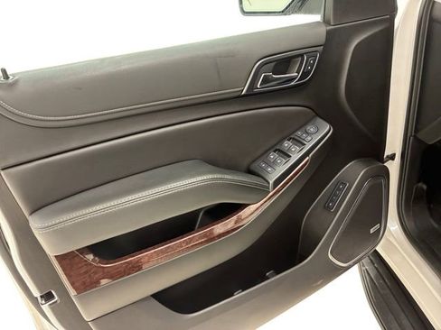 Used 2019 GMC Yukon XL SLT w/ Graphite Performance Edition image 13